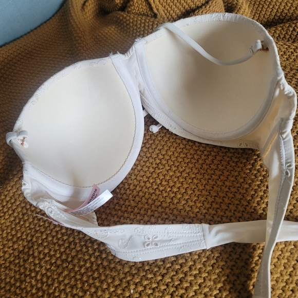 NWT Ardene Eyelet Bikini Top Size Large - Picture 5 of 13